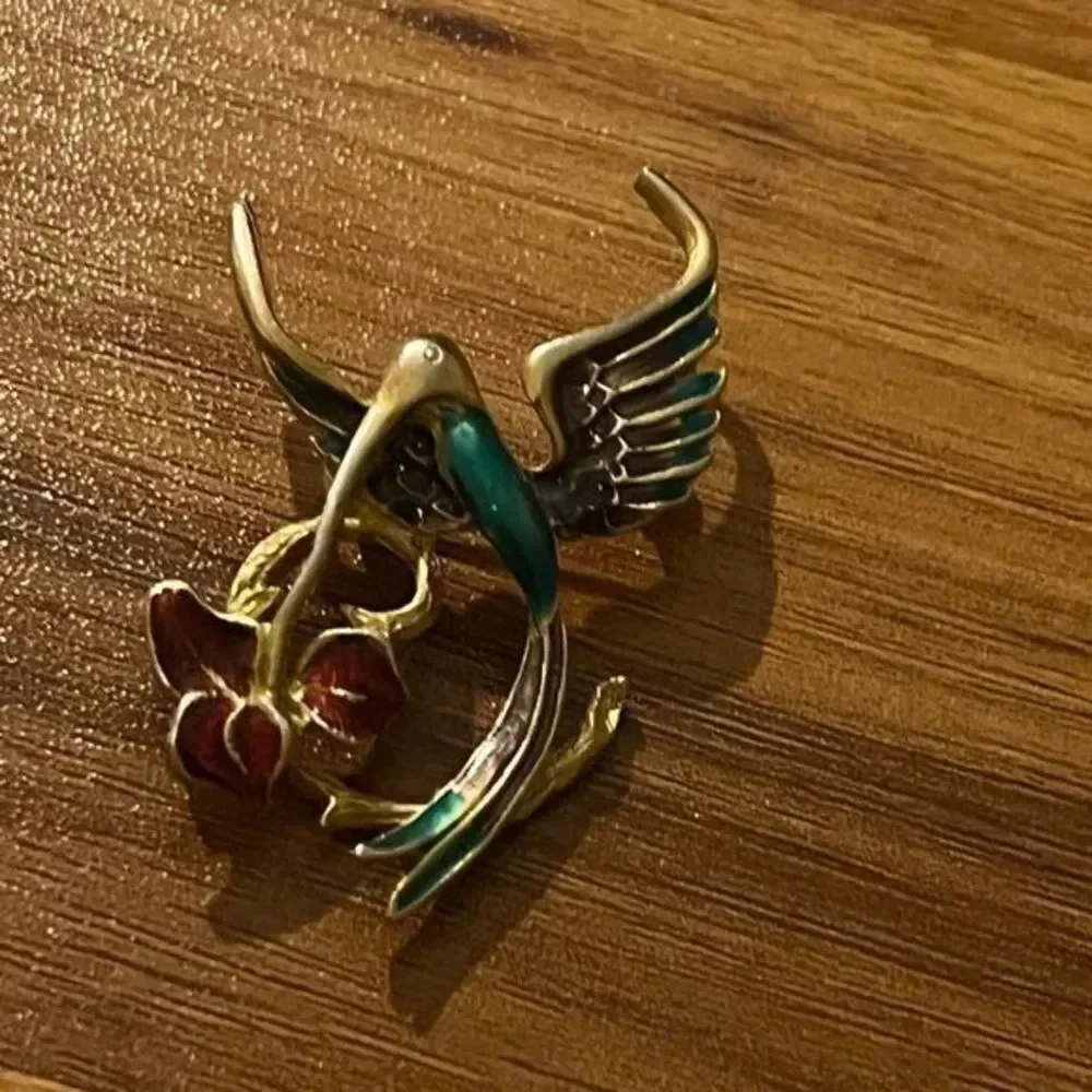 Hummingbird Sipping Nectar Gold Brooch
